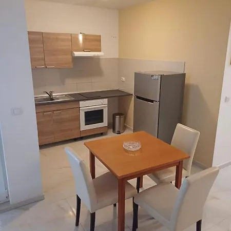 Zdrave - Free Parking Apartment